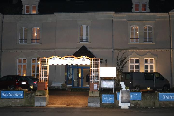 فندق Logis Le Port Saint Aubin Morannes sur Sarthe-Daumeray المظهر الخارجي الصورة